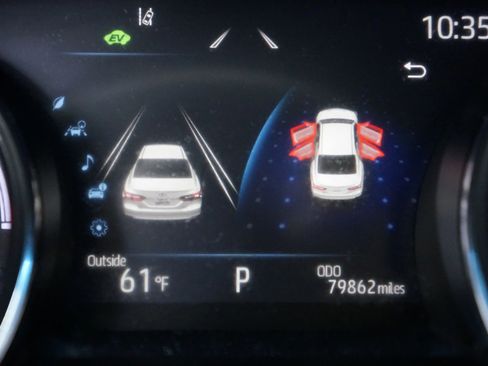 Used 2020 Toyota Camry XLE image 10