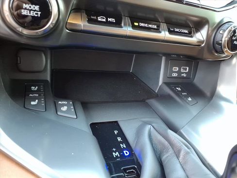 Used 2024 Lexus LX 600 4WD w/ Luxury Package image 17
