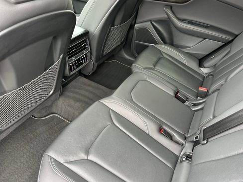 Used 2023 Audi Q8 Premium Plus w/ Premium Plus Package image 12