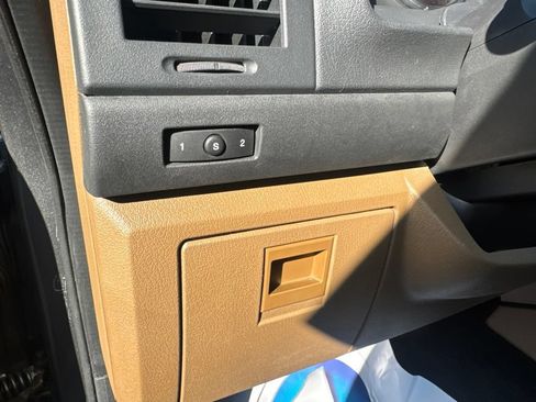 Used 2012 Jeep Liberty Limited AWD/4WD image 13