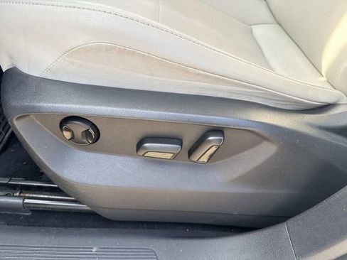 Used 2019 Volkswagen Tiguan SE w/ Panoramic Sunroof Package image 19