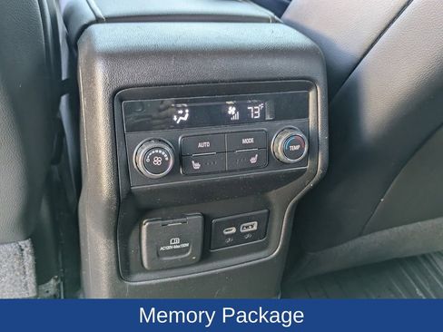 Used 2023 GMC Acadia SLT w/ Preferred Package image 17