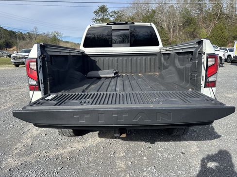 Used 2024 Nissan Titan PRO-4X image 25