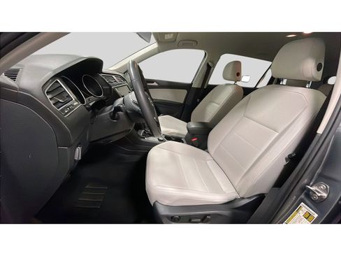 Used 2020 Volkswagen Tiguan S image 11