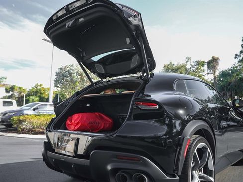 Certified 2024 Ferrari Purosangue Base image 17