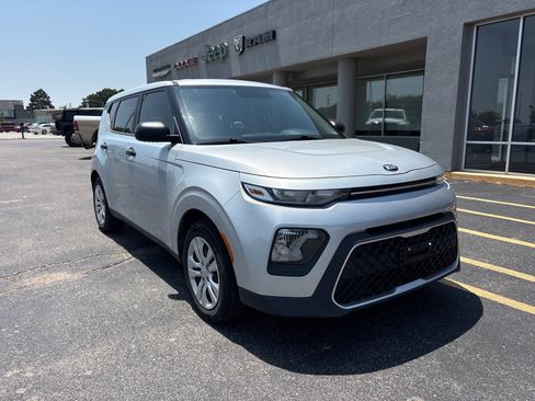 Used 2020 Kia Soul LX FWD image 3