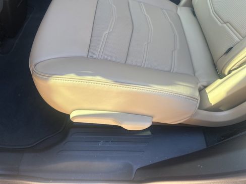 Used 2023 Cadillac XT6 Premium Luxury w/ Platinum Package image 30