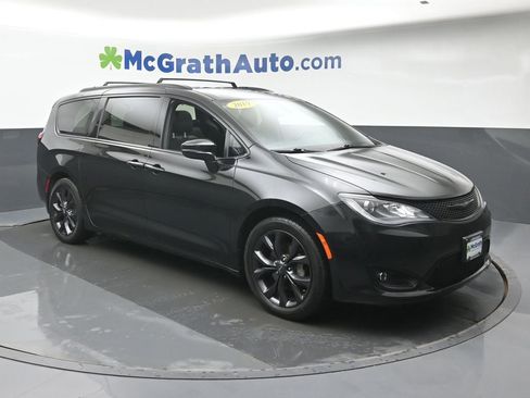 Used 2019 Chrysler Pacifica Limited w/ S Appearance Package image 2