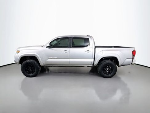 Used 2020 Toyota Tacoma SR5 RWD image 4