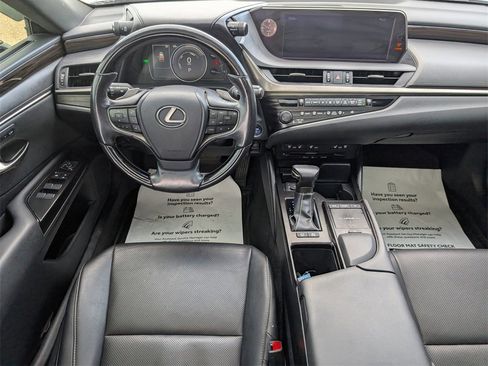 Used 2019 Lexus ES 300h image 27