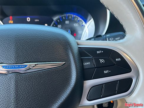 Used 2020 Chrysler Pacifica Limited FWD image 23