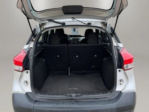 Used 2019 Nissan Kicks SV FWD image 7