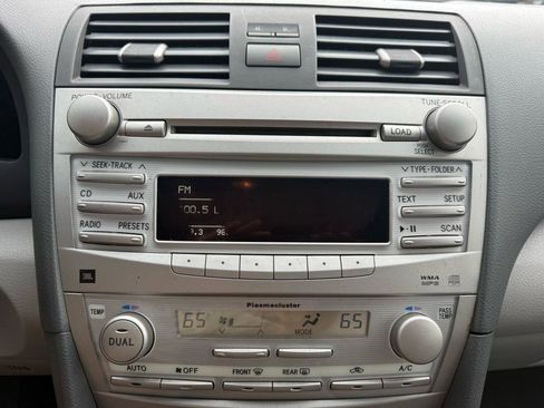 Used 2011 Toyota Camry XLE w/ XLE Extra-Value Pkg #2 image 10