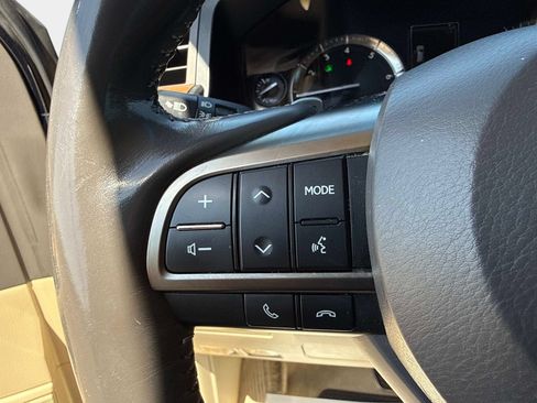 Used 2019 Lexus LX 570 4WD w/ Luxury Package image 28