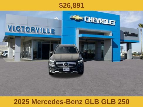 Used 2025 Mercedes-Benz GLB 250 image 2