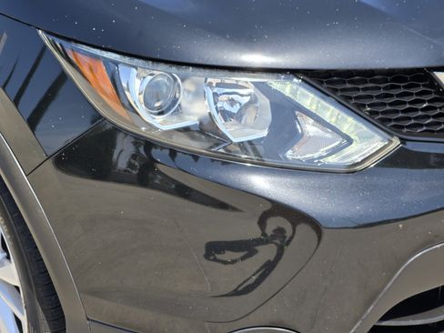 Used 2018 Nissan Rogue Sport S w/ S Appearance Package FWD image 33
