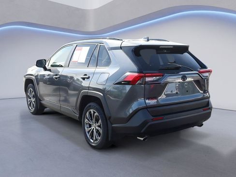 Used 2022 Toyota RAV4 XLE Premium AWD/4WD image 5