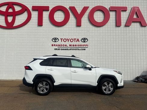 Used 2023 Toyota RAV4 XLE image 4
