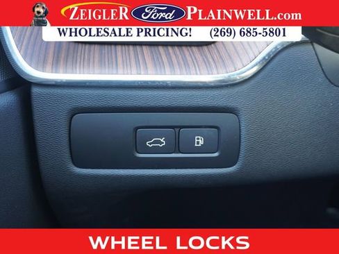 Used 2023 Volvo XC60 T8 Plus w/ Protection Package Premier image 25