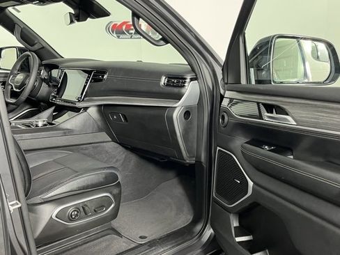 Used 2024 Jeep Wagoneer Series II w/ Flexible Seating Group image 33