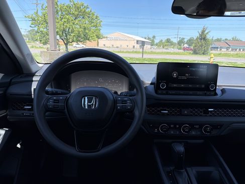 Used 2025 Honda Accord SE image 11