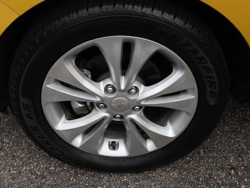 Used 2014 Kia Soul + FWD image 28