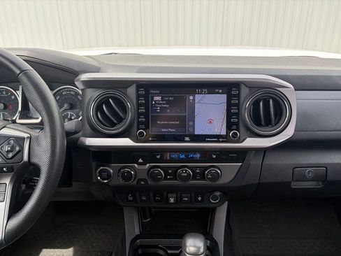 Used 2022 Toyota Tacoma Limited AWD/4WD image 27