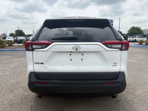 Used 2020 Toyota RAV4 LE w/ Carpet Mat Package AWD/4WD image 6