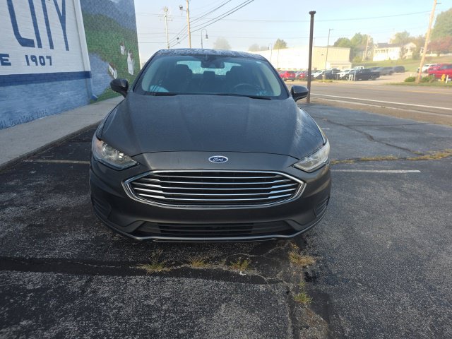 Used 2019 Ford Fusion SE FWD image 2