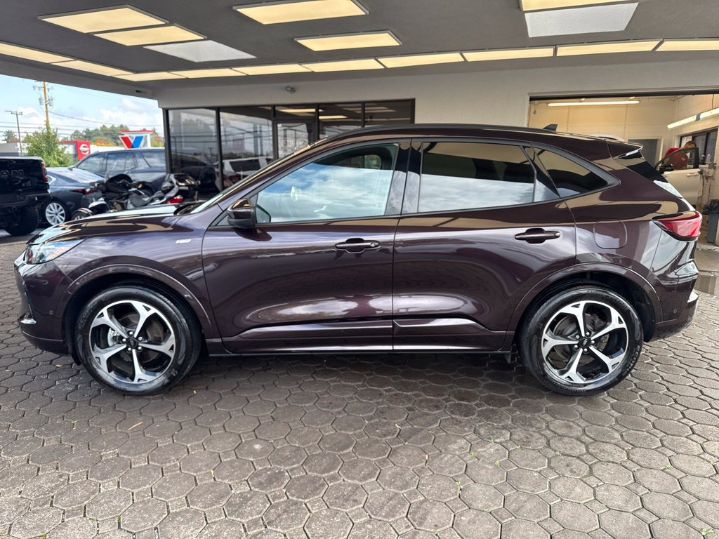 Used 2023 Ford Escape ST-Line Elite w/ Premium Technology Package AWD/4WD image 9