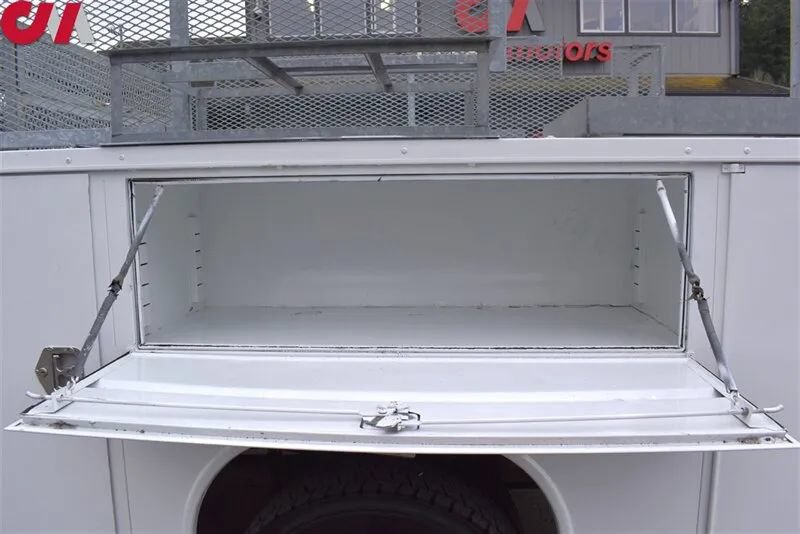 Used 2016 Ford F550 4x4 Regular Cab Super Duty image 23