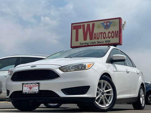 Used 2018 Ford Focus SE FWD image 1