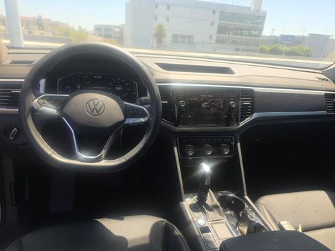 Certified 2023 Volkswagen Atlas SE w/ Black Wheel Package FWD image 4