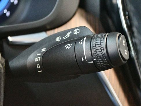 Used 2022 Volvo XC60 B5 Momentum w/ Protection Package Premier image 61