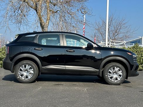 New 2026 Nissan Kicks S image 3