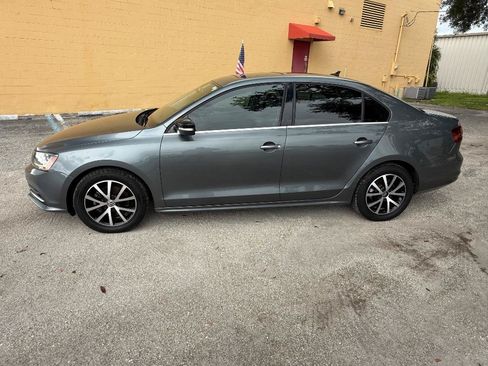 Used 2017 Volkswagen Jetta SE FWD image 5
