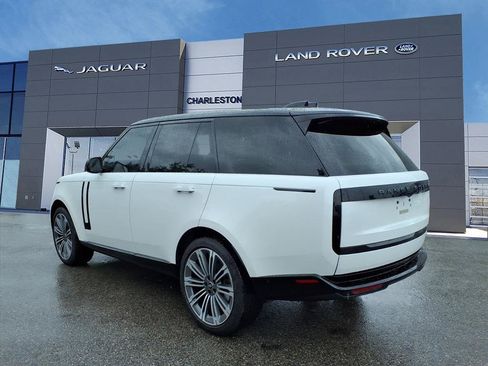 Used 2025 Land Rover Range Rover SE AWD/4WD image 3