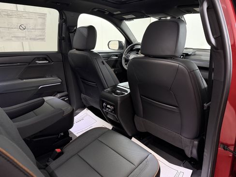 New 2025 GMC Acadia AT4 w/ Luxury Package AWD/4WD image 35