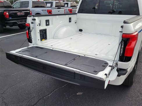 Used 2024 Ford F150 Lightning Platinum image 7