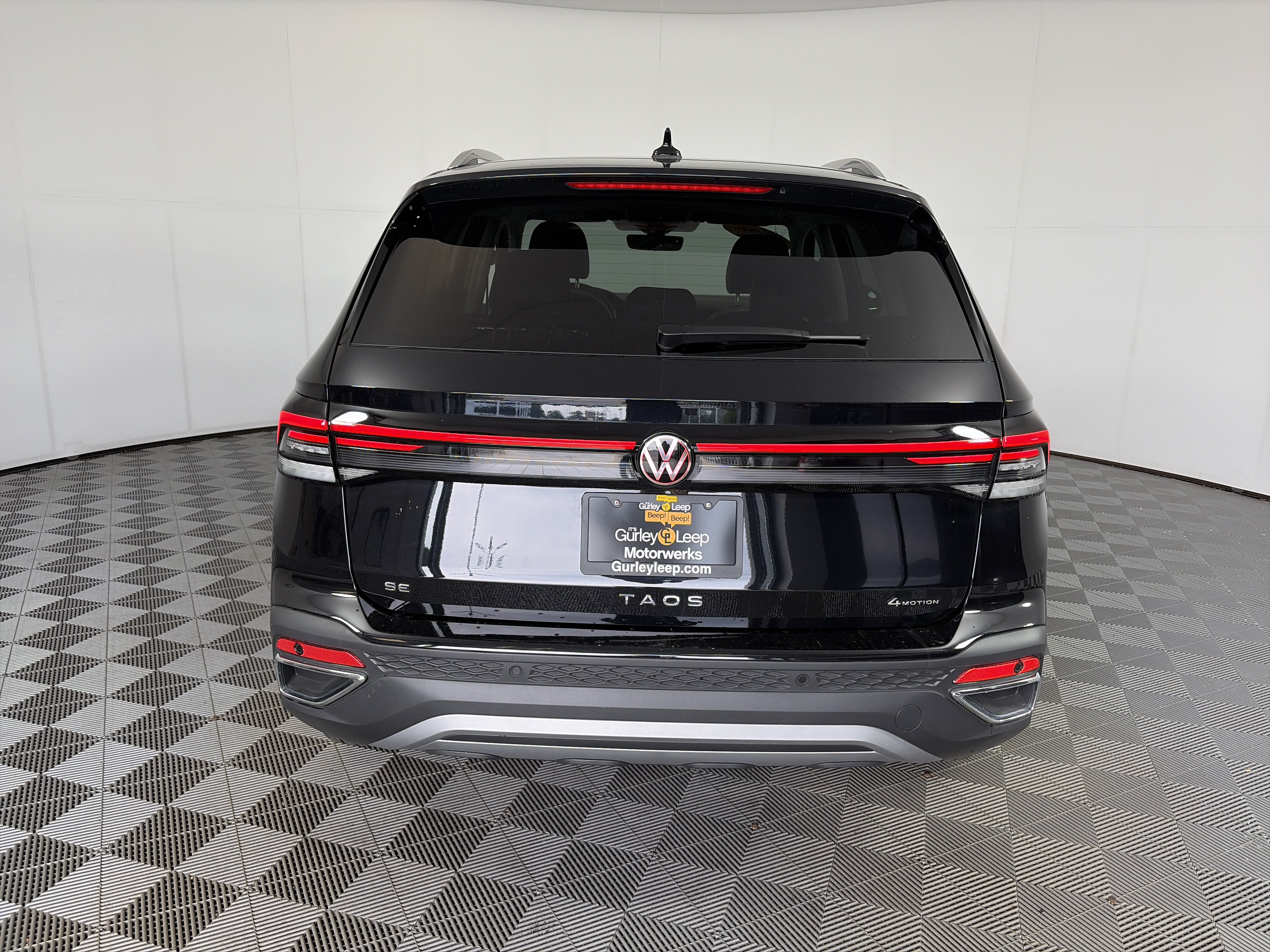 Used 2026 Volkswagen Taos SE w/ Panoramic Sunroof Package AWD/4WD image 9