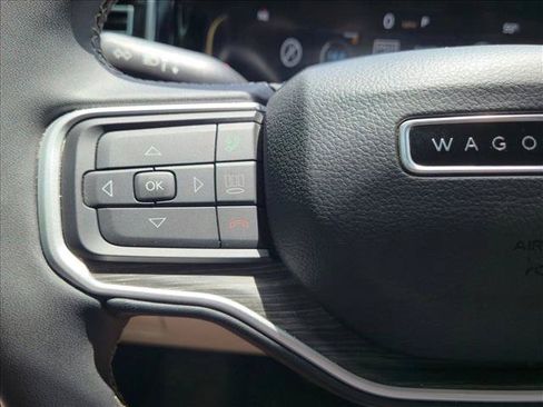 Used 2023 Jeep Wagoneer Series III w/ Premium Group I AWD/4WD image 11