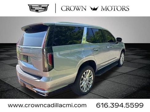 Used 2024 Cadillac Escalade Premium Luxury AWD/4WD image 7