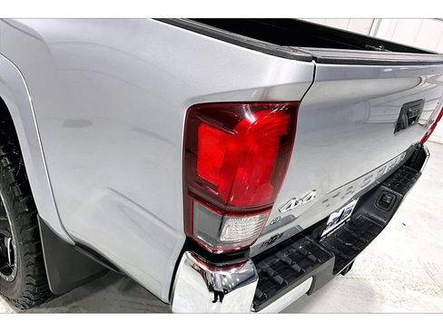 Used 2018 Toyota Tacoma SR5 image 29