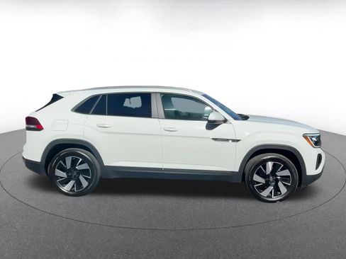 Used 2025 Volkswagen Atlas Cross Sport SE image 15