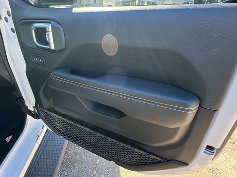 Used 2021 Jeep Wrangler Unlimited Sahara w/ Cold Weather Group image 18