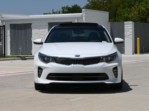Used 2018 Kia Optima EX w/ Technology Package FWD image 3