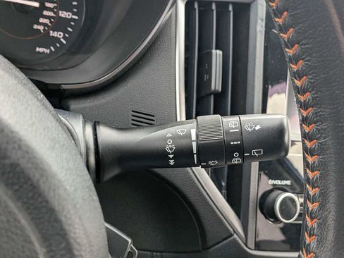 Used 2018 Subaru Crosstrek 2.0i Premium w/ Eyesight System image 25