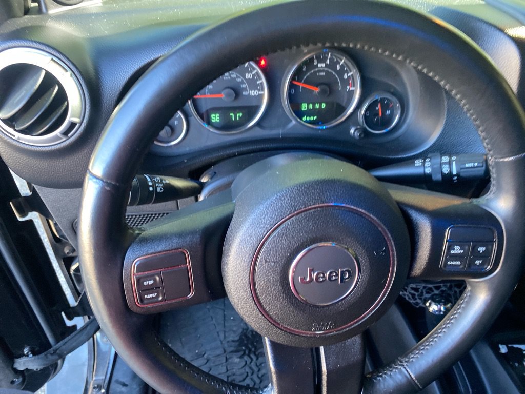 Used 2014 Jeep Wrangler Unlimited Sahara w/ Dual Top Group AWD/4WD image 11