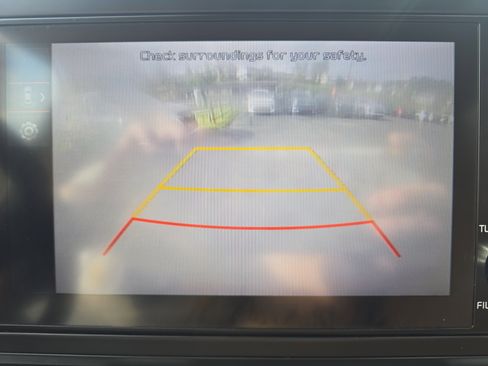 Used 2024 Kia Carnival LX FWD image 21