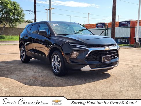 Used 2025 Chevrolet Blazer LT FWD image 1
